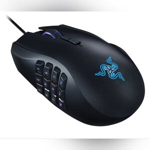 Razer RZ01-01610100-R3U1 Naga Chroma Ergonomic Mouse + Gravity Goliathus Pad